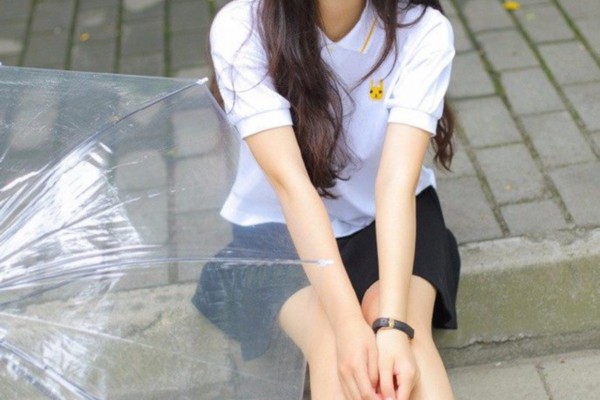 Song Qingcheng holds a mobile phone and doesn't do it.